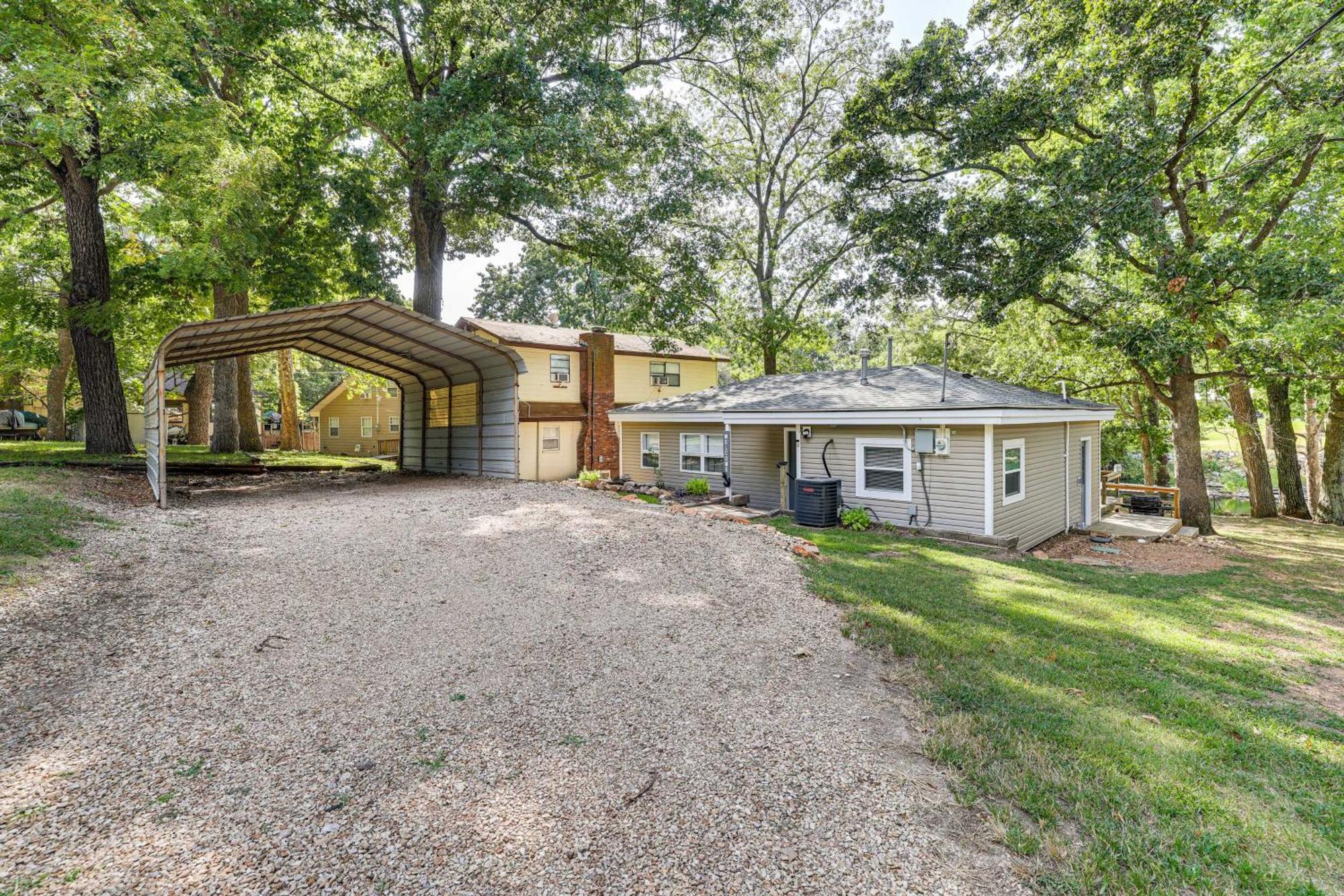 Grove Lakefront Cabin With Water And Dock Access! Bagian luar foto