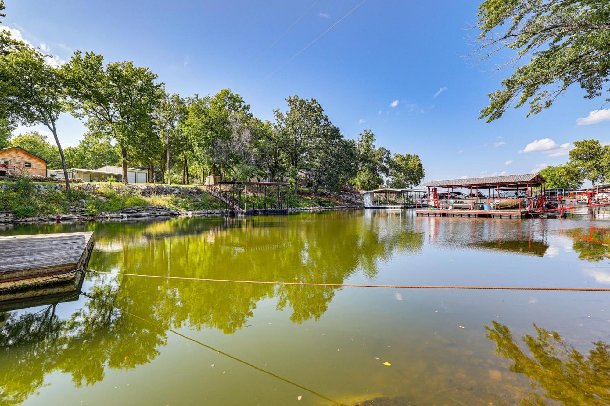 Grove Lakefront Cabin With Water And Dock Access! Bagian luar foto