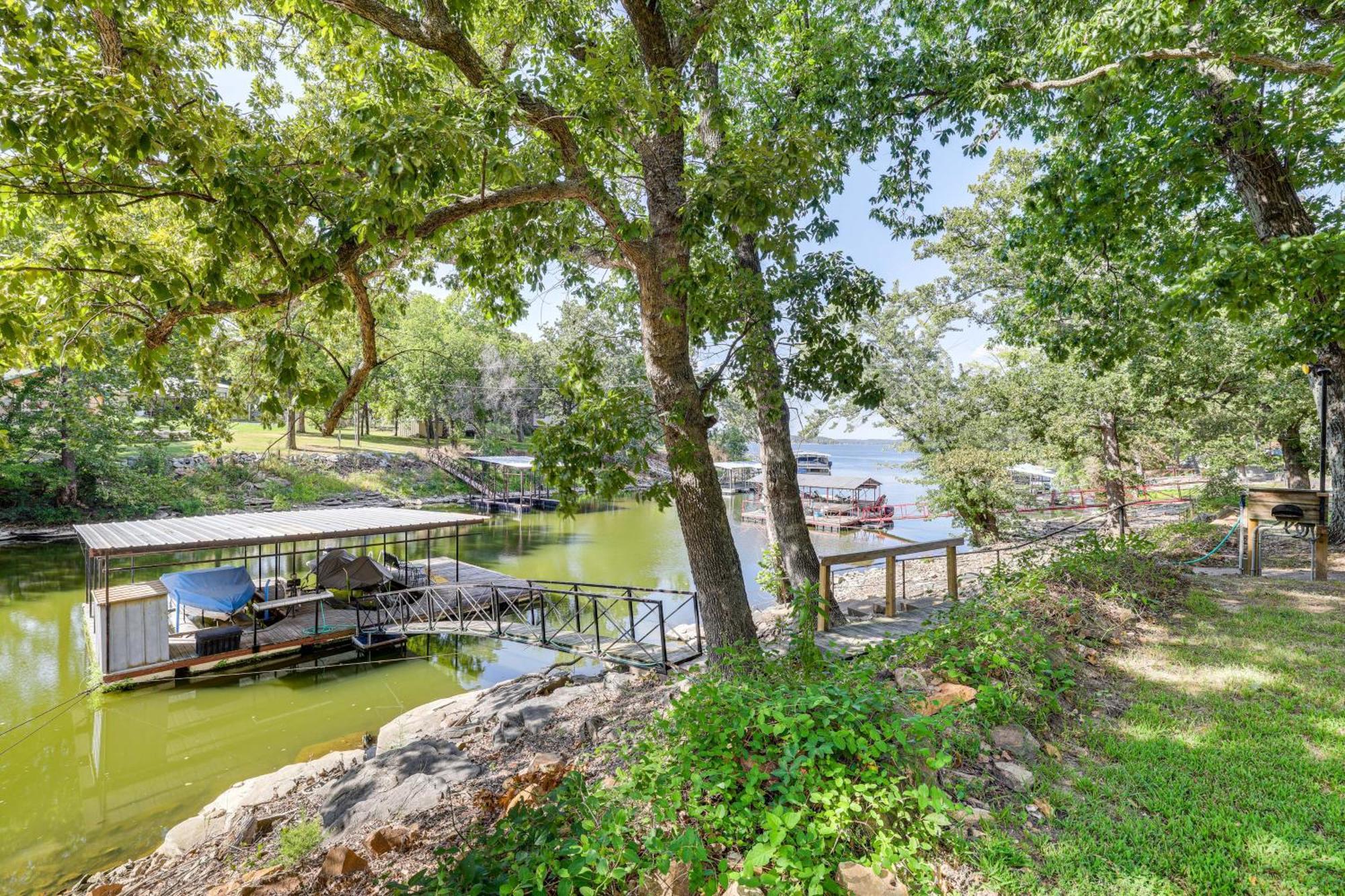 Grove Lakefront Cabin With Water And Dock Access! Bagian luar foto