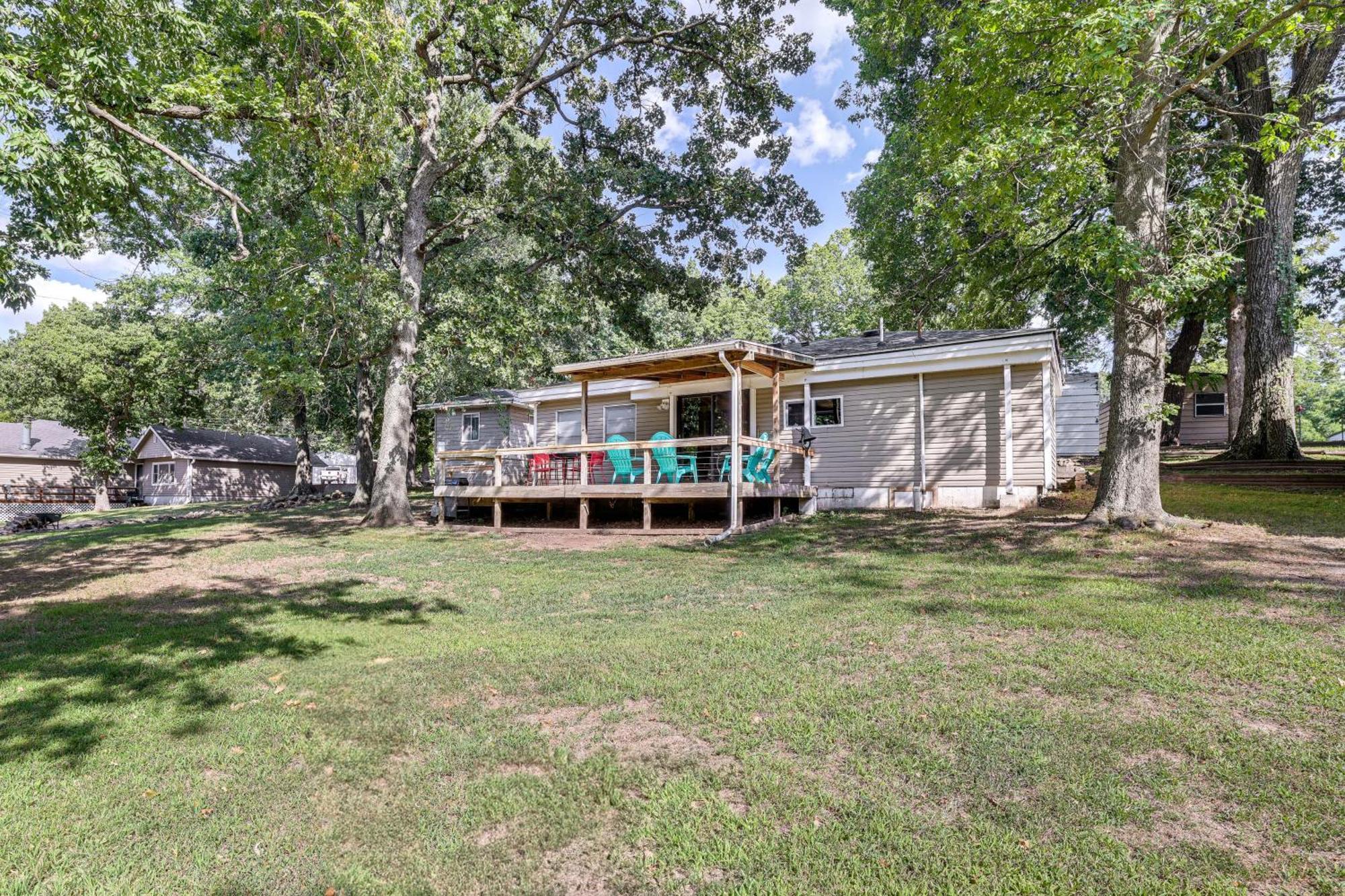 Grove Lakefront Cabin With Water And Dock Access! Bagian luar foto
