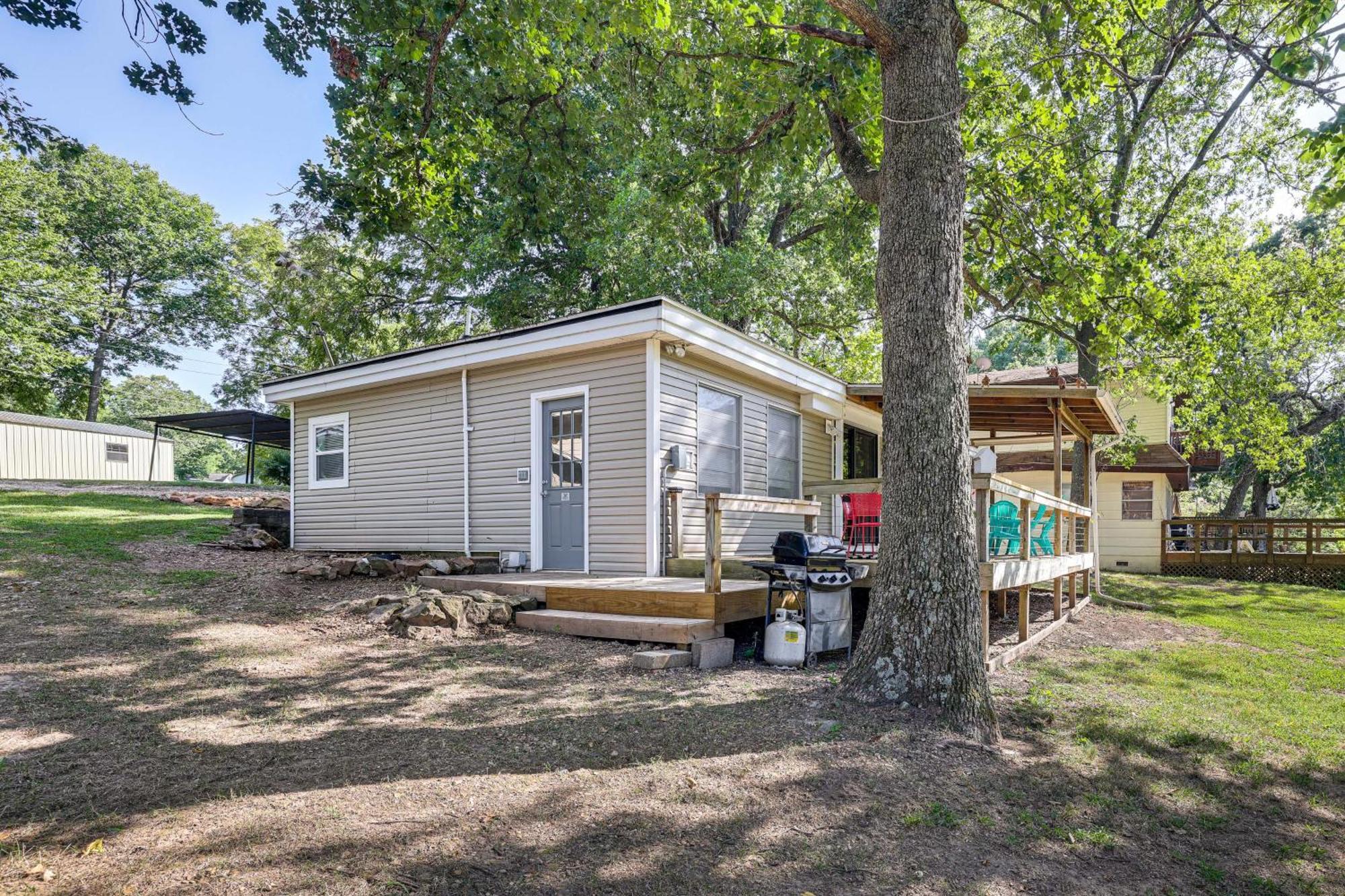 Grove Lakefront Cabin With Water And Dock Access! Bagian luar foto