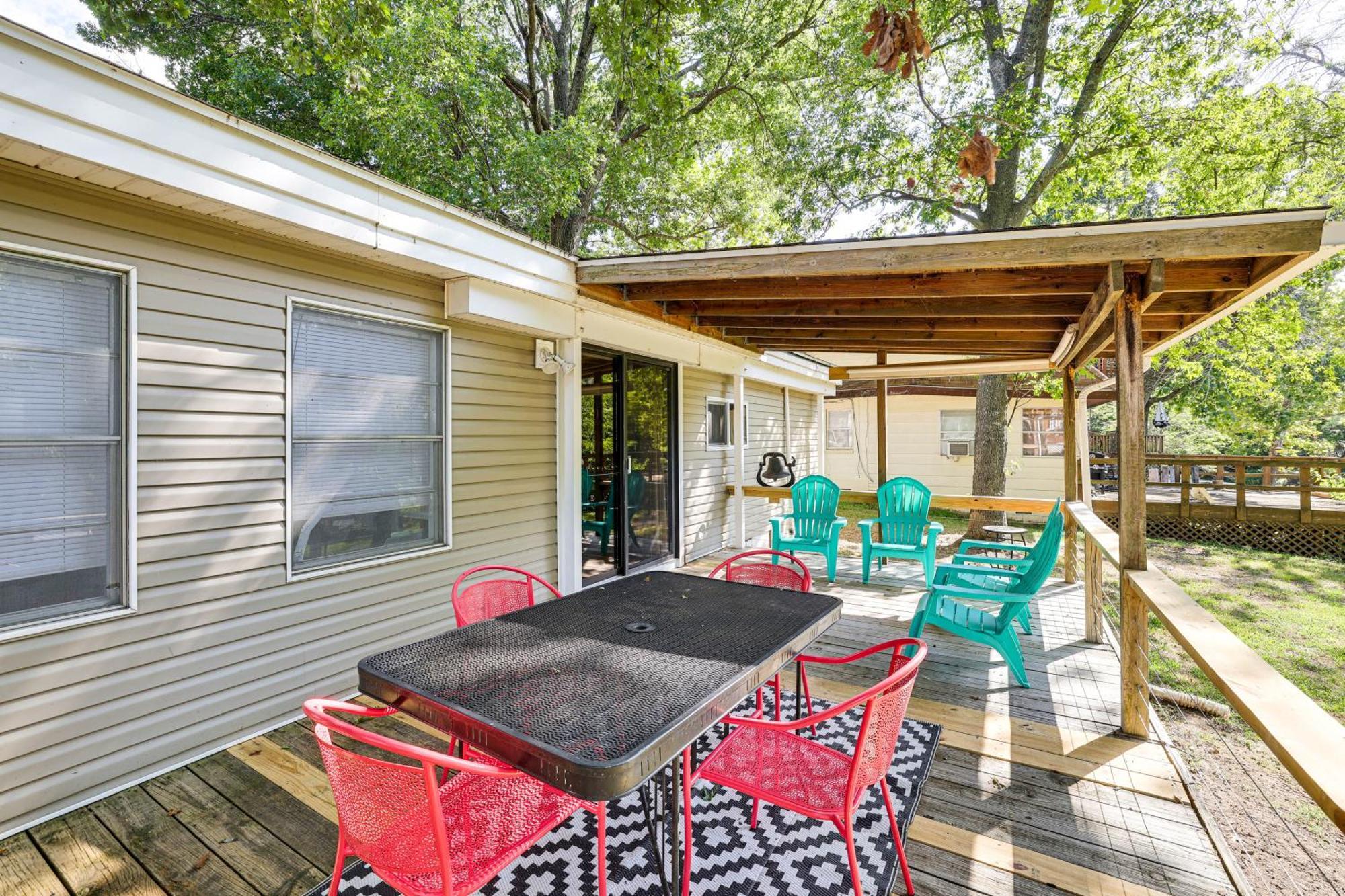 Grove Lakefront Cabin With Water And Dock Access! Bagian luar foto